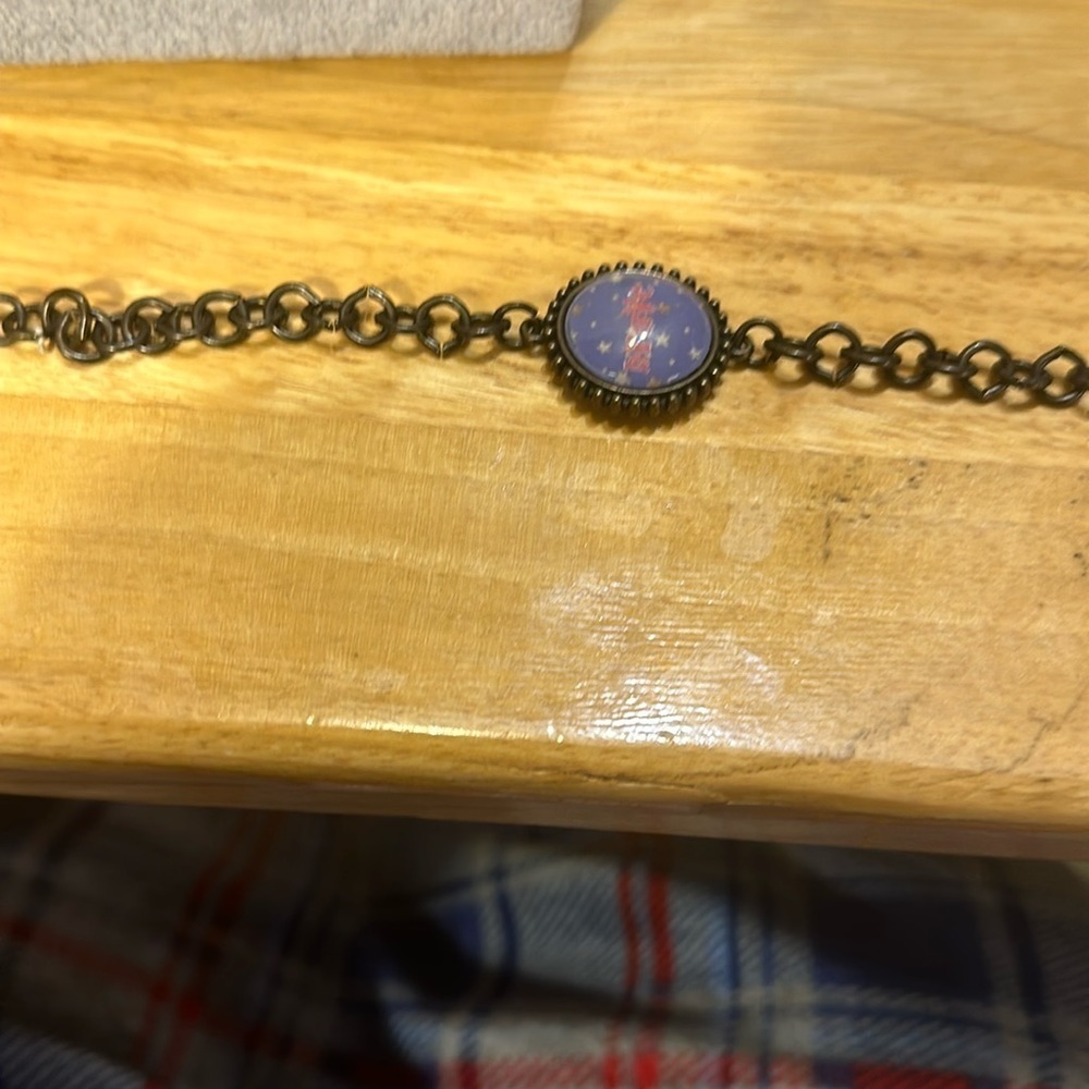 Plunder bracelet.​​
